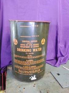 lot 17 image: 17 12 Gallon Drinking Container