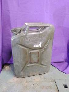 lot 18 image: 20L Gas Can