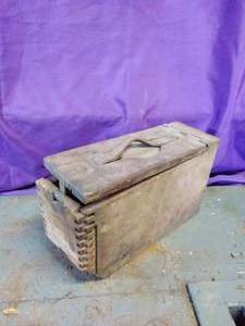 lot 50 image: Antique Ammo Box