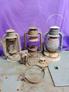lot 86 image: Misc Lantern Parts