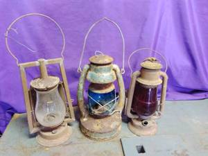 lot 96 image: 3 Lanterns