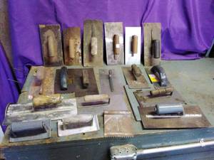 lot 201 image: Lot of Trowels