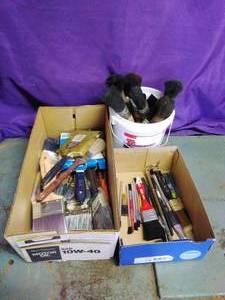lot 208 image: Lot of Misc Brushes