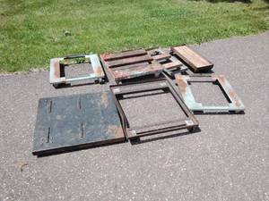 lot 236 image: Lot of Dollies