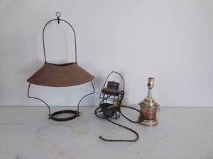 lot 167 image: Lot of 3 LightsLantern Pieces