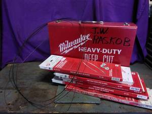 lot 199 image: Milwaukee Heavy-Duty Deep Cut Band Saw