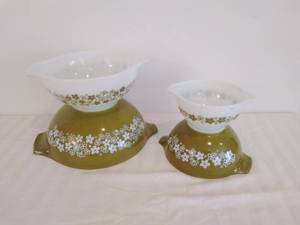 Set of 4 VINTAGE Pyrex Nesting Bowls