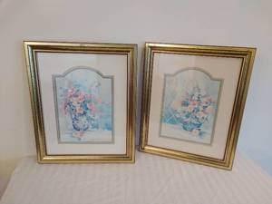 2 Pieces of Framed Floral Wall Art