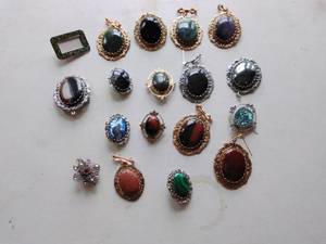 18 Brooches