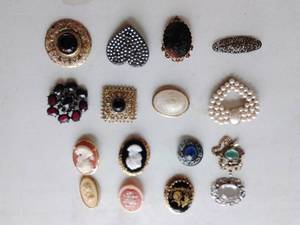 16 Brooches