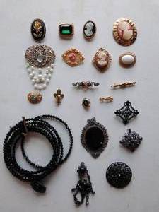 20 Various Jewelry Pieces