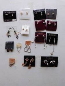 15 Pair of earrings