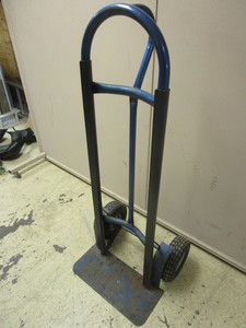 lot 609 image: HAND TRUCK, WITH PNEUMATIC TIRES