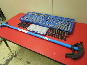lot 618 image: CONDUIT BENDER, SOCKET SETS