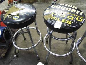 lot 113 image: Lot of 2 Stools