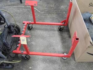 lot 135 image: Engine Stand Cart