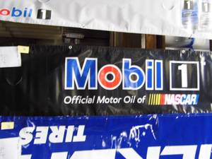 lot 189 image: Mobil Banner