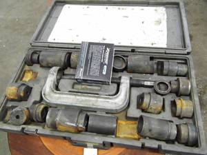 lot 199 image: Chrysler Jeep Truck Ball Joint Set