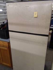 lot 205 image: Fridge