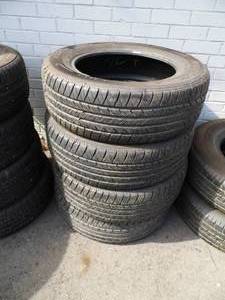 lot 327 image: 4 Kelly Tires