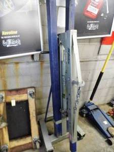 lot 8 image: AC Delco Engine Hoist
