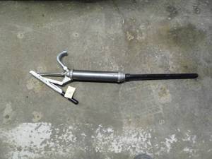 lot 20 image: Barrel Pump
