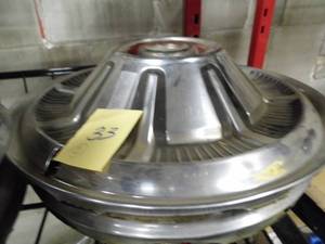 lot 33 image: Lot of 3 Hubcaps