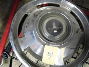 lot 34 image: Hubcap