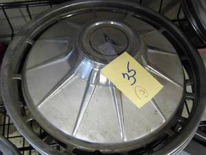 lot 35 image: Lot of 3 Hubcaps