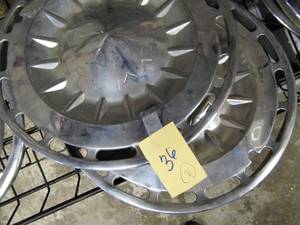 lot 36 image: Lot of 2 Hubcaps