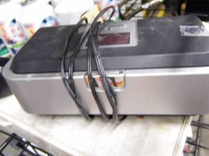 lot 98 image: Battery Charger