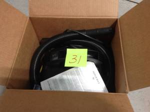 lot 31 image: Stinger 2.5 Gal. 1.75-Peak HP Compact WetDry Shop Vacuum &nbspin good condition