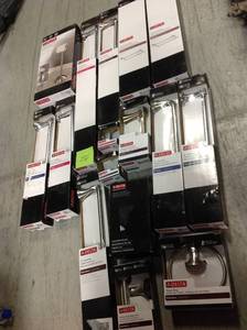 lot 56 image: Assorted Delta  LOT OF TOWEL BAR, TOWEL RING AND TOILET PAPER HOLDER &nbspin good condition