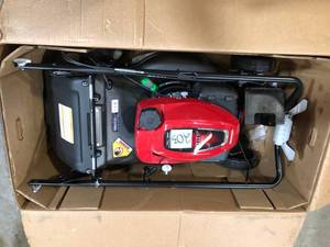 lot 203 image: Honda 21 in. 3-in-1 Variable Speed Gas Walk Behind Self Propelled Lawn Mower with Auto Choke In good condition