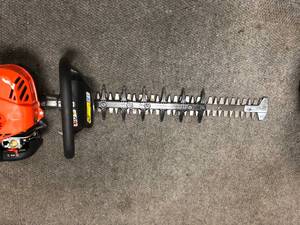lot 206 image: ECHO 20 in. 21.2 cc Gas 2-Stroke Cycle Hedge Trimmer In working condition