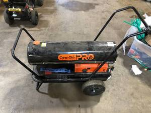 lot 209 image: Dyna-Glo Pro 135K BTU Forced-Air Kerosene Portable Heater In working condition