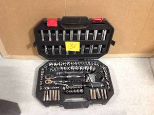 Husky Mechanics Tool Set (119-Piece)&nbsp&nbspin good condition