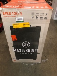 Masterbuilt Pro MES 130B Digital Electric Smoker In good condition see pics 