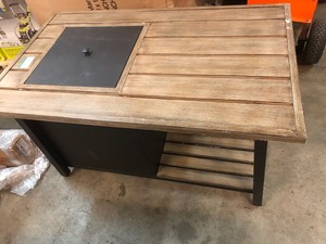 Fire Pit patio table Im good condition some mark or scratchs please review the photos