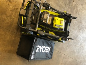 RYOBI 20 in. 40-Volt Brushless Lithium-Ion Cordless Battery Self Propelled Lawn Mower with 5.0 Ah Battery and Charger Included In good condition see pics 