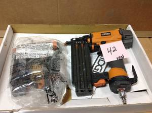 lot 42 image: RIDGID R692PBE 23-Gauge Pinner Nailer and 18-Gauge Brad Nailer Kit  USED