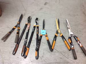 lot 64 image: MIX LOT FISKAR TOOLS CUTTER & PRUNNERS&nbspin good condition