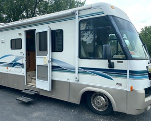 35 Ft. Itasca Sunrise Motorhome with Slide Out - Clean, Runs Smooth, Low Miles