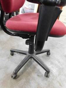lot 386 image: 6 - Rolling Adjustable Office Chairs