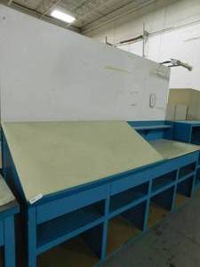 lot 404 image: Work Bench - 95.5(w) x 25.5(d) x 80(h)