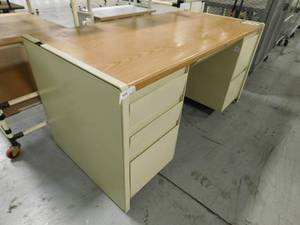 lot 408 image: Metal Desk - 60 x 30(d) x 29.5(h)