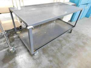 lot 415 image: Metal Rolling Work Table - 60.5(w) x 30.25(d) x30(h)