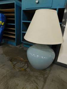 lot 419 image: Two Lamps & Art Decor