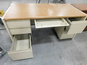lot 351 image: Metal Desk - 60(w) x 30(d) x 29.5(h)