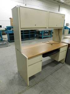 lot 359 image: Desk with Overhead Light - 60 x 25 65(h)